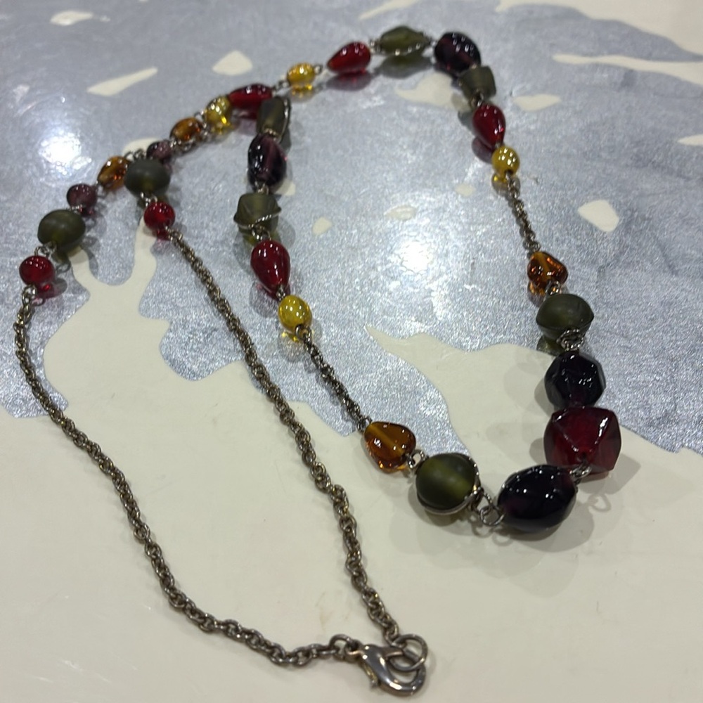 Elegant Multicolor Variety Lucite And Glass Like Beaded Necklace - Picture 4 of 7